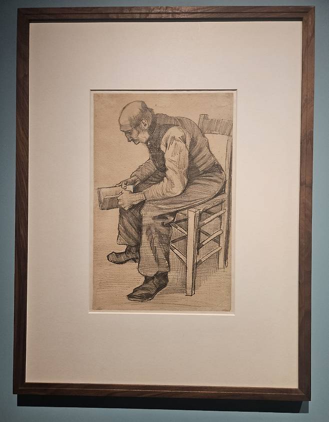 "Old man reading" by Vincent van Gogh is on display at the exhibition “The Great Passion: Van Gogh” at Seoul Arts Center’s Hangaram Art Museum (Park Yuna/The Korea Herald)