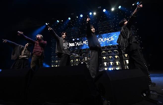 미국 ‘징글볼 투어’ 무대에 오른 그룹 파우. 사진제공|아이하트라디오