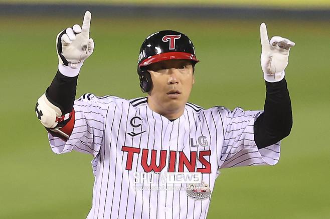 ▲ LG 김현수는 2022년 시즌을 앞두고 4+2년 총액 115억 원 FA 재계약을 맺었다. 여기서 4년 계약 마지막 해 연봉은 5억 원으로 추정된다. ⓒ곽혜미 기자