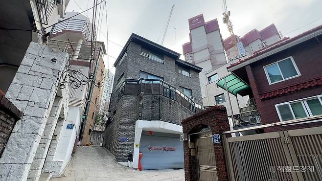 서울 동작구 노량진동에 위치한 한 주택이 경매로 나왔다. [윤병찬PD]