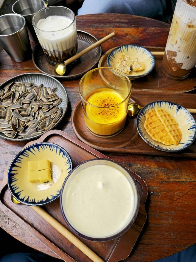 데뽀카페 다양한 커피.