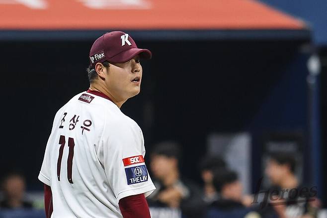 ▲&nbsp;지난 정규시즌 중에도 트레이드설이 난무했던 조상우는 대표적인 인기 매물 중 하나였다. 이번 겨울에도 조상우와 연관된 트레이드설이 끊이지 않았고 KIA가 '최종 승자'로 등극했다. KIA는 조상우를 영입하기 위해 2026 KBO 신인 드래프트 1라운드와 4라운드 지명권, 그리고 현금 10억원까지 투입해야 했다. ⓒ키움 히어로즈