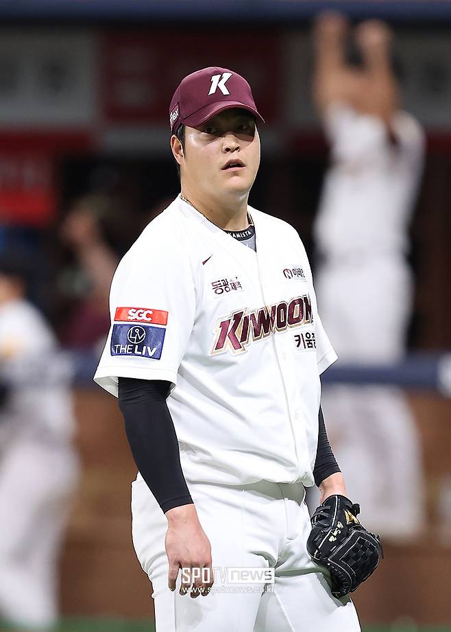 ▲ KIA는 최근 트레이드설이 가장 많이 돌았던 '특급 불펜' 조상우를 과감히 영입하는데 성공했다. KIA가 지난 19일 키움과 합의한 트레이드 내용을 보면 조상우를 데려오는 대가로 2026 KBO 신인 드래프트 1라운드와 4라운드 지명권, 그리고 현금 10억원을 내준 것을 확인할 수 있다.&nbsp;ⓒ곽혜미 기자