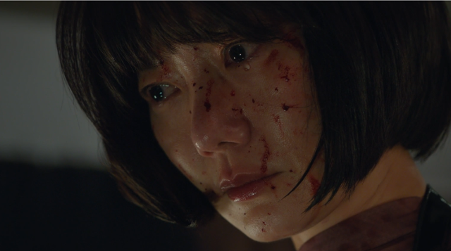 '가족계획' 속 영수는 브레인 해킹 능력의 소유자다. 그는 딸의 얼굴을 야한 사진에 합성해 협박한 일진 규태를 응징한다. 쿠팡플레이 제공