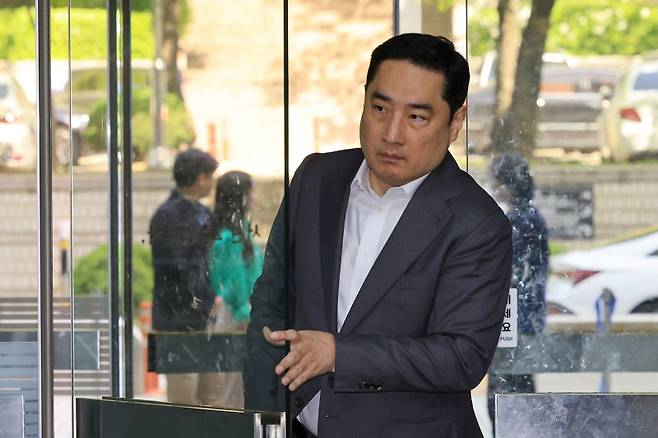 ▲2심 선고 공판 출석하는 강용석 변호사 [연합뉴스]