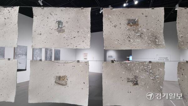 정은별 작가의 작품 ‘모퉁이 이야기’의 뒷모습. 이나경기자