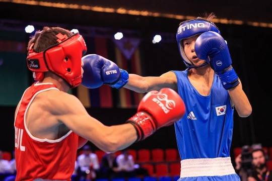 국가대표 이현민이 IBA 세계주니어복싱선수권대회 준결승에서 경기를 하는 모습.