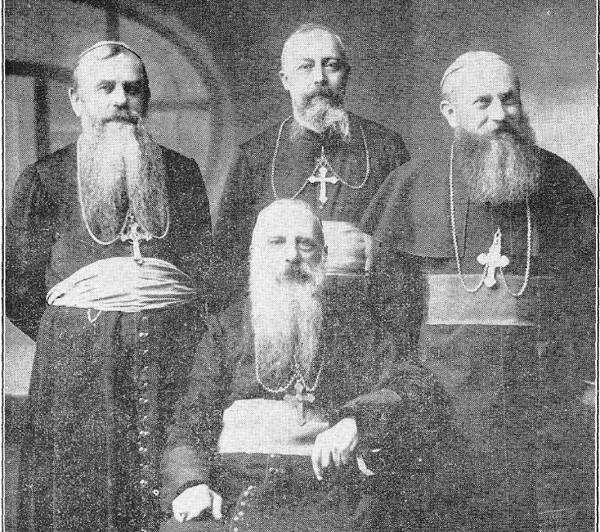 뮈텔 주교(가운데 앉은이)