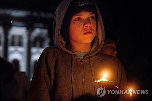 위스콘신 학교 총격사건 희생자 추모 행사 [로이터 연합뉴스 자료사진]