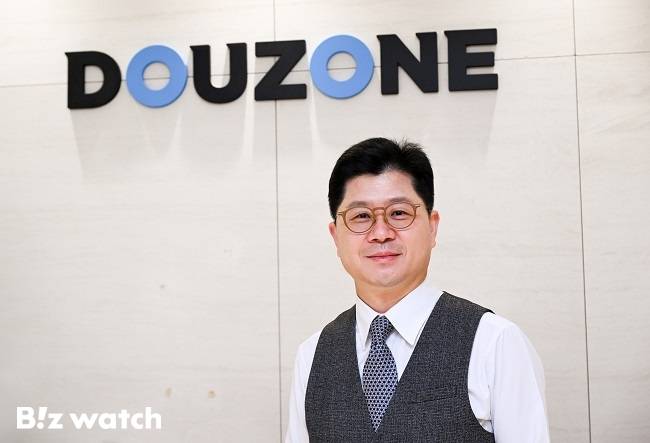 지용구 더존비즈온 성장전략부문 대표는 "AI 시대가 되면서 느린 결정이 위험한 시대가 됐다"며 "그만큼 빠르게 변하는 시기"라고 말했다./사진=이명근 기자 qwe123@