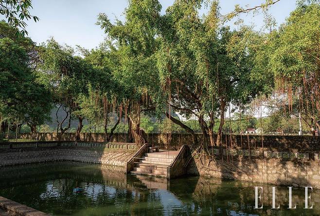 닌빈을 대표하는 유적지인 호아루. 베트남 최초 통일 왕조의 유산인 10세기 건축양식이 남아 있다.