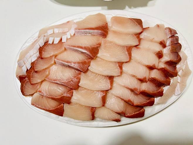 IMG_2010.jpeg 방어 한접시, 석화 하프쉘을 곁들인