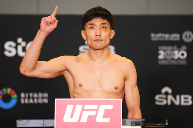 이창호가 2024년 6월 Road to UFC 시즌2 밴텀급 토너먼트 결승 계체를 통과하고 있다. 사진=TKO