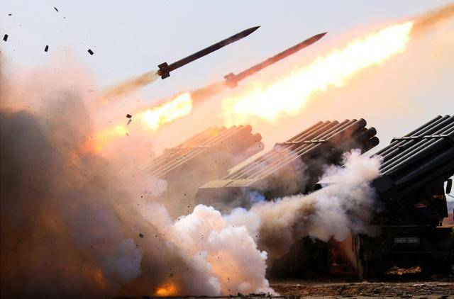 지난 3월 북한 노동당 기관지 노동신문은 김정은 국무위원장이 조선인민군 대연합부대들의 포사격 훈련을 현지 지도했다고 보도했다. 평양=노동신문 뉴스1