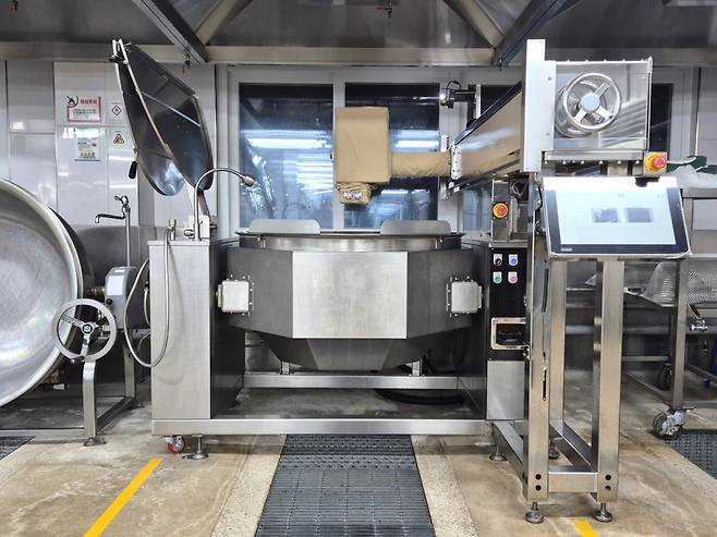 학교급식 다기능 조리 로봇./사진제공=도교육청