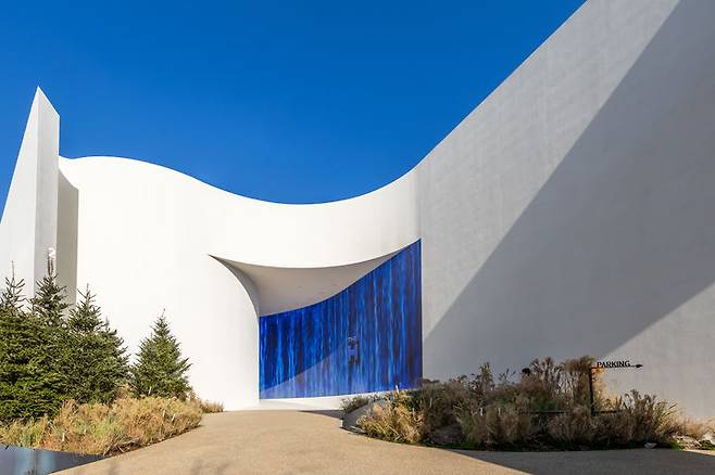 [서울=뉴시스] 24일 서울 용산구에 개관한 '디에이치 한강'_홍보관 외관의 모습. 2024.12.24. (사진=현대건설 제공) photo@newsis.com  *재판매 및 DB 금지