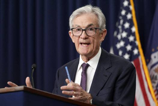 제롬 파월 미국 연방준비제도(연준) 의장이 18일(현지시간) 워싱턴 연준에서 기준금리를 0.25%포인트 인하한 FOMC 회의를 마친 뒤 가진 기자회견 중이다. (사진=AP 포토)