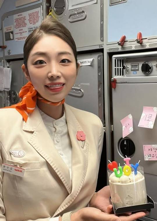 김수현 치어리더의 승무원 시절 모습. ⓒ김수현 치어리더 SNS