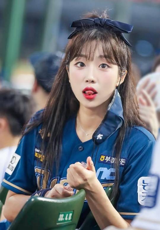마스크를 벗고 응원을 하게 된 김수현 치어리더. ⓒ김수현 치어리더 SNS