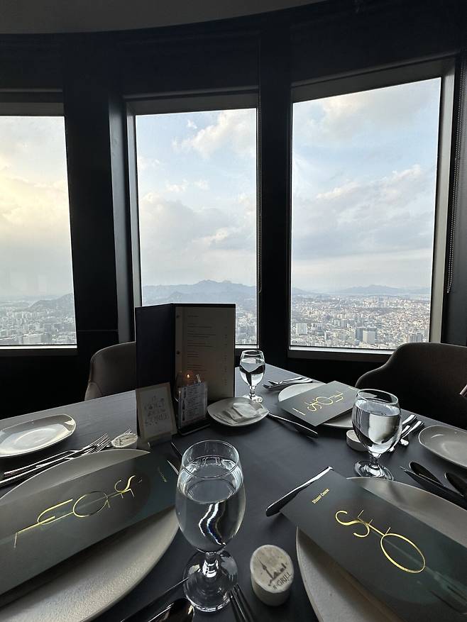 KakaoTalk_20241225_150508210_01.jpg 남산타워 회전식 레스토랑 엔그릴