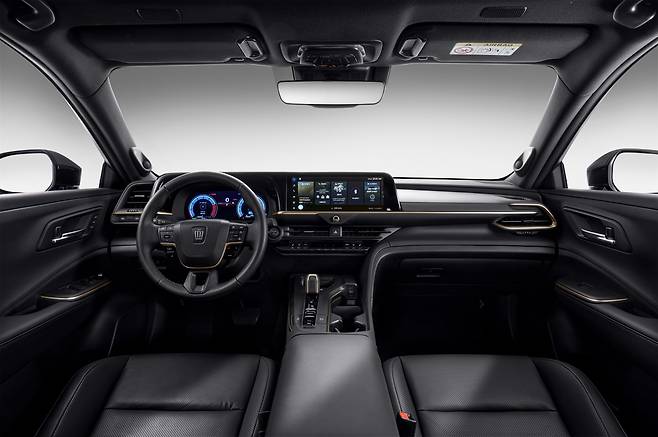 토요타 크라운 실내 대쉬보드 전경 [토요타 제공]