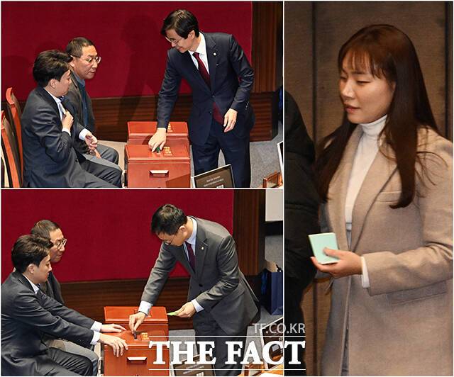 조경태 국민의힘 의원과 김예지 의원, 김상욱 의원(왼쪽 위부터 시계방향)이 26일 오후 서울 여의도 국회에서 열린 본회의에서 헌법재판소 재판과 선출안 표결에 참여하고 있다. /국회=박헌우 기자