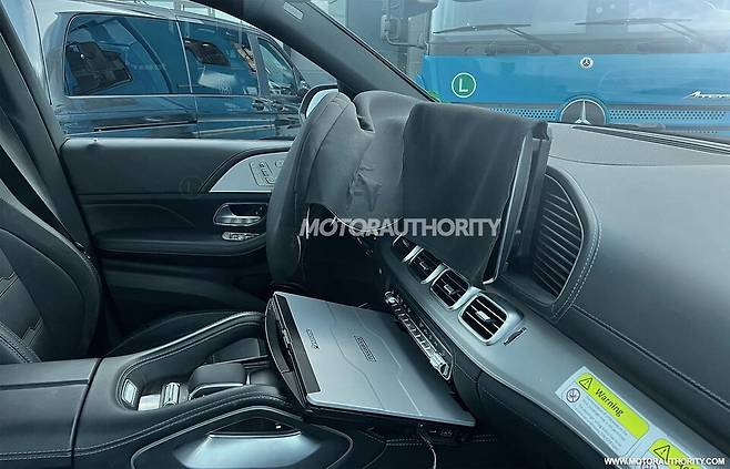 사진 : 벤츠 GLE 2차 페이스리프트 테스트카 (출처=MotorAuthority)