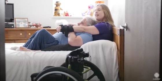 미국에 등장한 포옹 전문 서비스 '커들리스트'. 커들리스트 유튜브 캡쳐