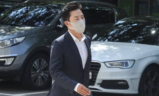 지난해 9월 영장실질심사에 출석하는 프로골퍼 출신 안성현씨. 안씨는 배우 겸 가수 성유리씨 남편이다. 연합뉴스