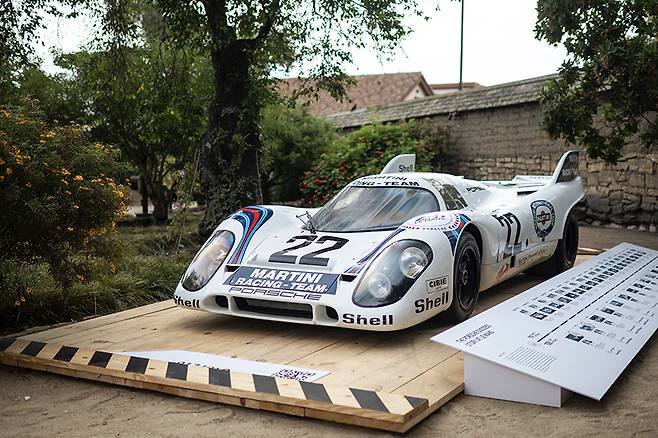 마티니 레이싱 리버리가 돋보이는 917