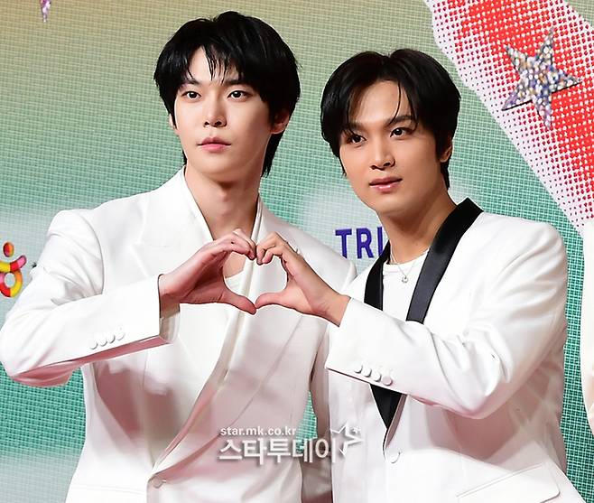 그룹 엔시티127 멤버 도영(왼쪽)과 해찬. <강영국 기자>