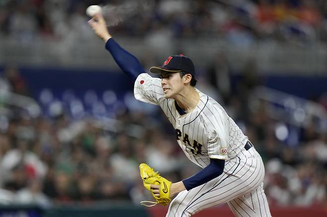 FILE- Japan's Roki Sasaki delivers a pitch during the first inning of a World Baseball Classic game against Mexico, Monday, March 20, 2023, in Miami. (AP Photo/Wilfredo Lee, File) FILE PHOTO







<저작권자(c) 연합뉴스, 무단 전재-재배포, AI 학습 및 활용 금지>