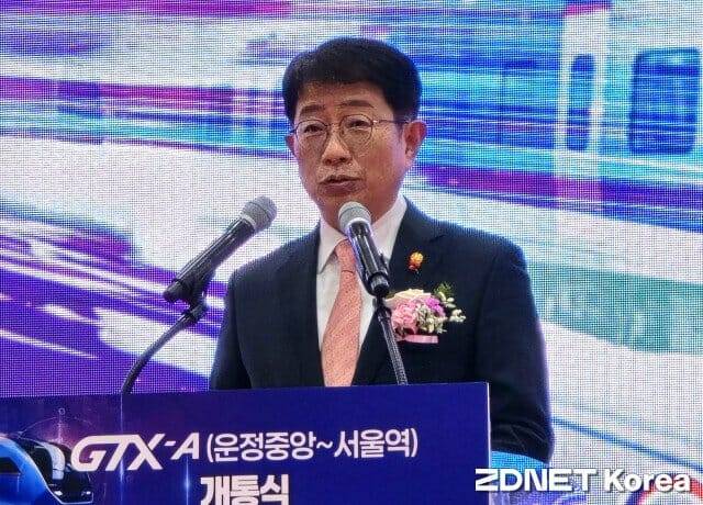 박상우 국토교통부 장관이 27일 GTX-A 운정중앙-서울역 구간 개통식에서 축사를 하고 있다.