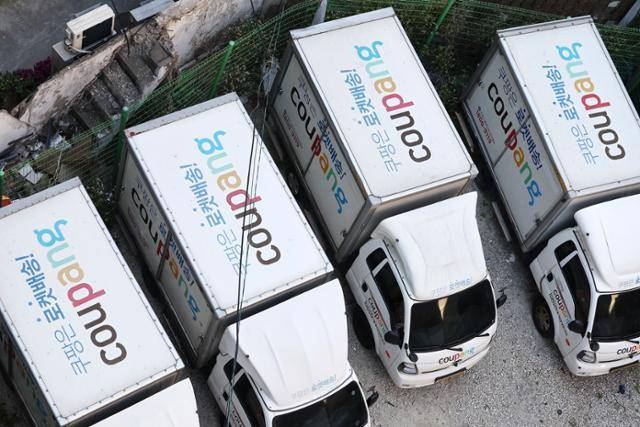 서울 시내의 한 주차장에 세워진 쿠팡 배송 차량들 모습. 연합뉴스
