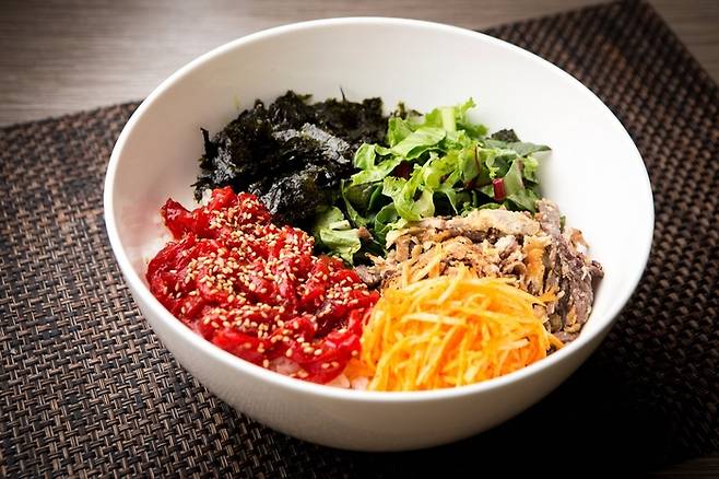 백년그집 대표 메뉴인 육회비빔밥. <부자비즈>