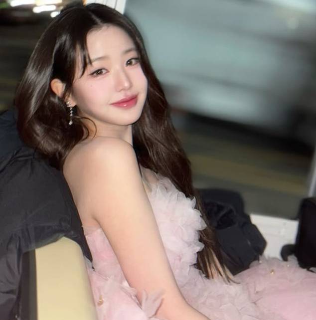 사진은 장원영이 자신의 인스타그램에 올린 셀카. /사진=장원영 인스타그램 캡처