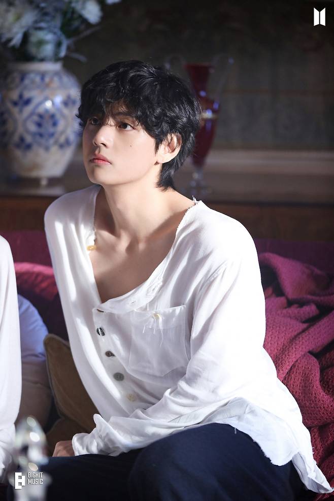 방탄소년단 뷔 中팬들 서울·대구·춘천→상하이·항저우 생일 축하 이벤트 물결