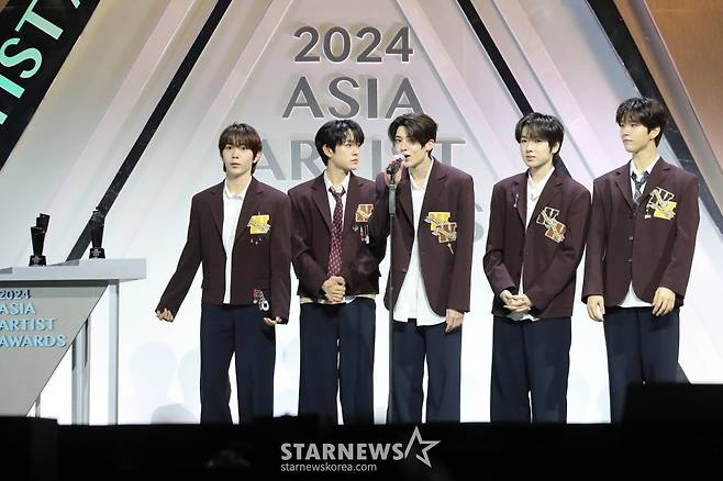 그룹 엔시티위시가 27일 오후 태국 방콕 임팩트 챌린저 홀 1-2(IMPACT Challenger Hall 1-2)에서 열린 '제 9회 아시아 아티스트 어워즈'(The 9th Asia Artist Awards')' 에서 AAA Potential를 수상하고 소감을 말하고 있다. 2024.12.27 /사진=임성균 tjdrbs23@