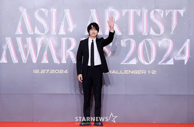 일본 배우 켄타로가 27일 오후 태국 방콕 임팩트 챌린저 홀 1-2(IMPACT Challenger Hall 1-2)에서 진행된 '제 9회 아시아 아티스트 어워즈'(The 9th Asia Artist Awards, 이하 'AAA 2024')' 레드카펫 행사에 참석해 포즈를 취하고 있다. 2024.12.27 /사진=김창현 chmt@