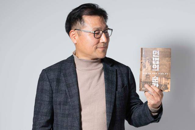 박혁 민주연구원 연구위원은 "더 좋은 나라, 지금보다는 나은 나라를 바라는 모든 국민이 '헌법의 순간'을 읽었으면 좋겠다"고 말했다. 류기찬 인턴기자