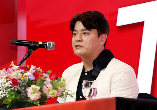 SSG랜더스 추신수가 7일 오후 인천 연수구 경원재 앰배서더 호텔에서 진행된 은퇴 기자회견에서 취재진의 질문에 답하고 있다. 인천=김민규 기자 mgkim1@edaily.co.kr /2024.11.07/