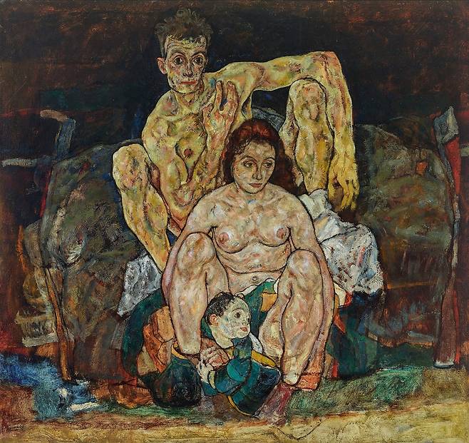 <에곤 실레, 가족, 1918, 캔버스에 유채, 150x160.8cm, 벨베데레>  실레의 아버지는 매독으로 죽었다. 어머니와는 관계가 썩 좋지 못했다. 누나와도 여러 갈등을 빚었고, 여동생에게는 필요 이상의 집착을 보여 지인들의 의문을 샀다. 그래서였을까. 실레는 아내와 아기가 함께하는 가정을 꾸리는 것을 평생의 꿈으로 간직해왔다. 임신한 아내, 에디트가 건강하게 아이만 낳을 수 있다면 그 꿈을 곧 이룰 수 있을 것이었다. <가족>을 그릴 때는 그런 기대와 희망의 감정이 너무도 컸기 때문일까. 실레 특유의 뒤틀림이 이 그림에선 크게 발현되지 않은 점도 흥미로운 부분이다.