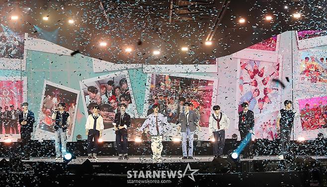 그룹 제로베이스원이 27일 오후 태국 방콕 임팩트 챌린저 홀 1-2(IMPACT Challenger Hall 1-2)에서 진행된 '제 9회 아시아 아티스트 어워즈'(The 9th Asia Artist Awards, 이하 'AAA 2024')'에 참석해 멋진 무대를 선보이고 있다. 2024.12.27 /사진=김창현 chmt@