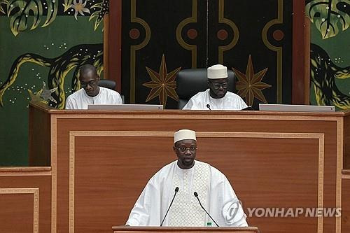 의회 정책연설하는 우스만 송코 세네갈 총리 [AFP=연합뉴스]