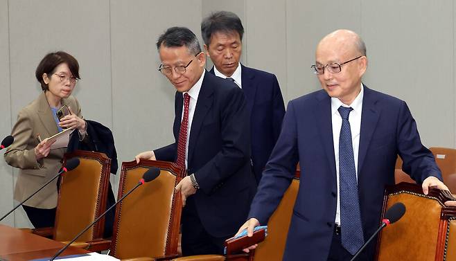 안창호 국가인권위원회 위원장이 10월31일 오전 국회에서 열린 국회 운영위원회의 국가인권위원회 등에 대한 국정감사에 참석하고 있다. 김경호 선임기자 jijae@hani.co.kr