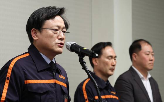 김이배 제주항공 대표가 지난 29일 서울 강서구 메이필드호텔에서 무안 제주항공 참사 관련 브리핑을 하고 있다. 연합뉴스