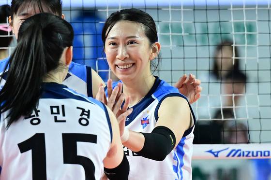 여자배구 IBK기업은행 김호철 감독(왼쪽)과 세터 천신통. 사진 한국배구연맹