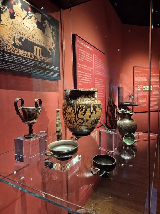 ‘브릿지 컬렉션’에 보관 돼 있는 고대의 와인잔. 원동욱 기자