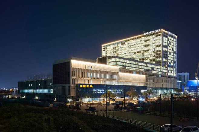 이케아 등이 입점하는 '강동 아이파크 더 리버(IPARK THE RIVER)가 내년 4월 개장한다. 사진은 단지 조감도/사진=HDC현대산업개발