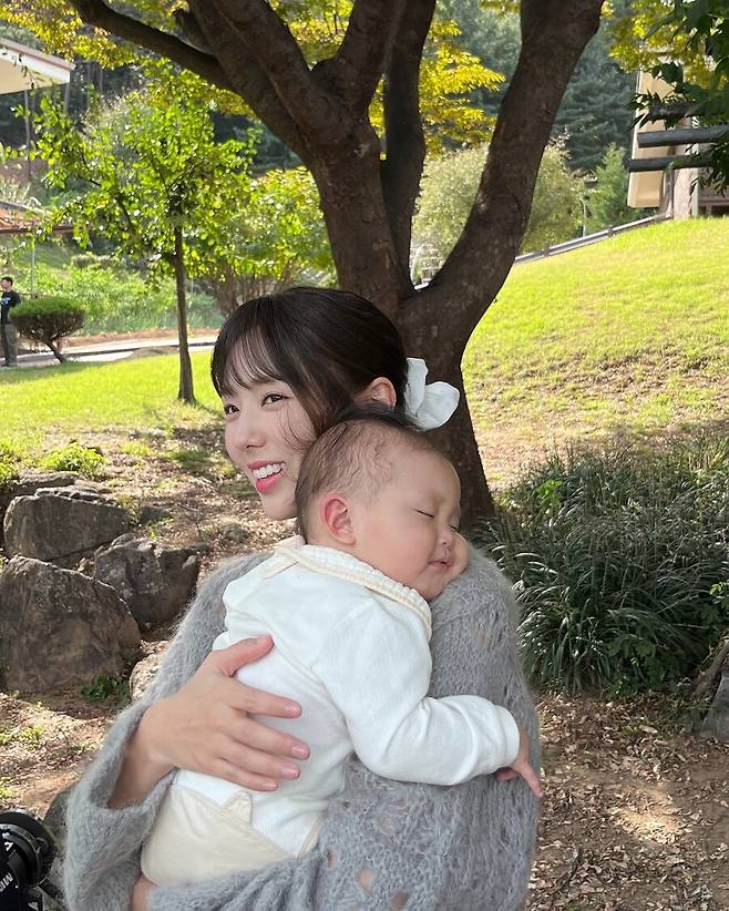 ▲ 채수빈과 조카. 출처ㅣ채수빈 인스타그램